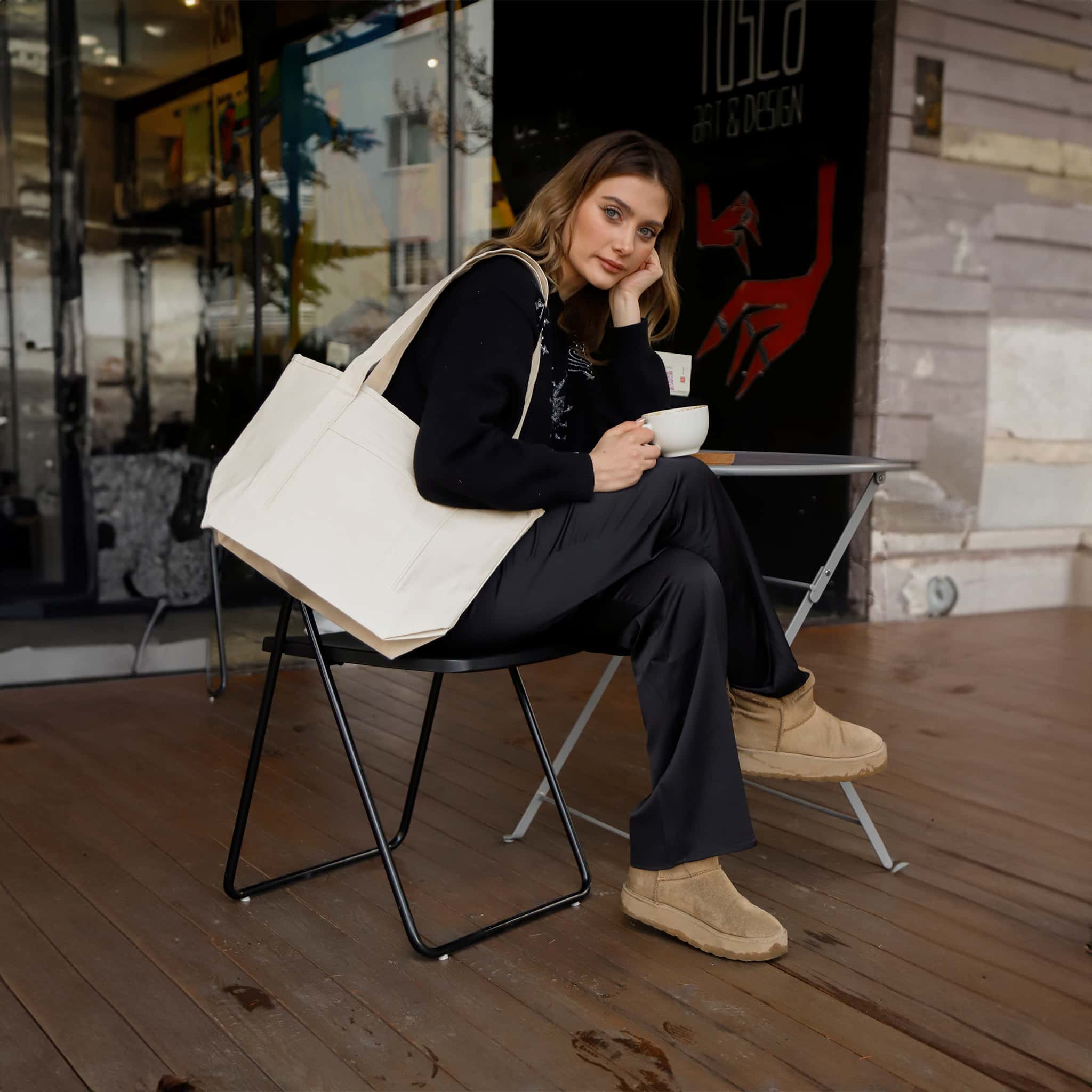 Medium Classic Tote